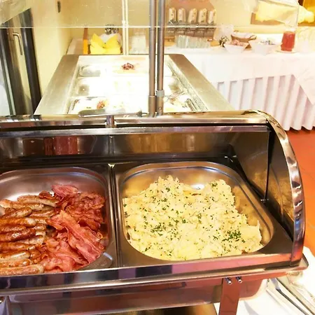 فندق Restaurant Zur Linde 3*