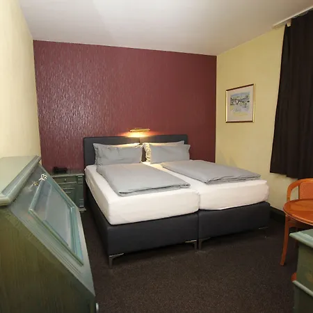 فندق Restaurant Zur Linde 3*