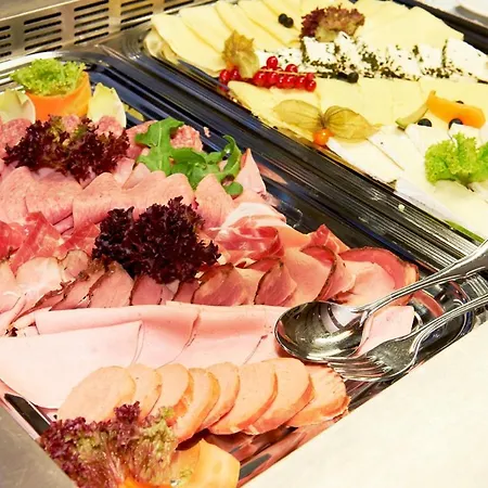 Restaurant Zur Linde מלון פטנסן