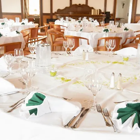 Restaurant Zur Linde מלון 3*